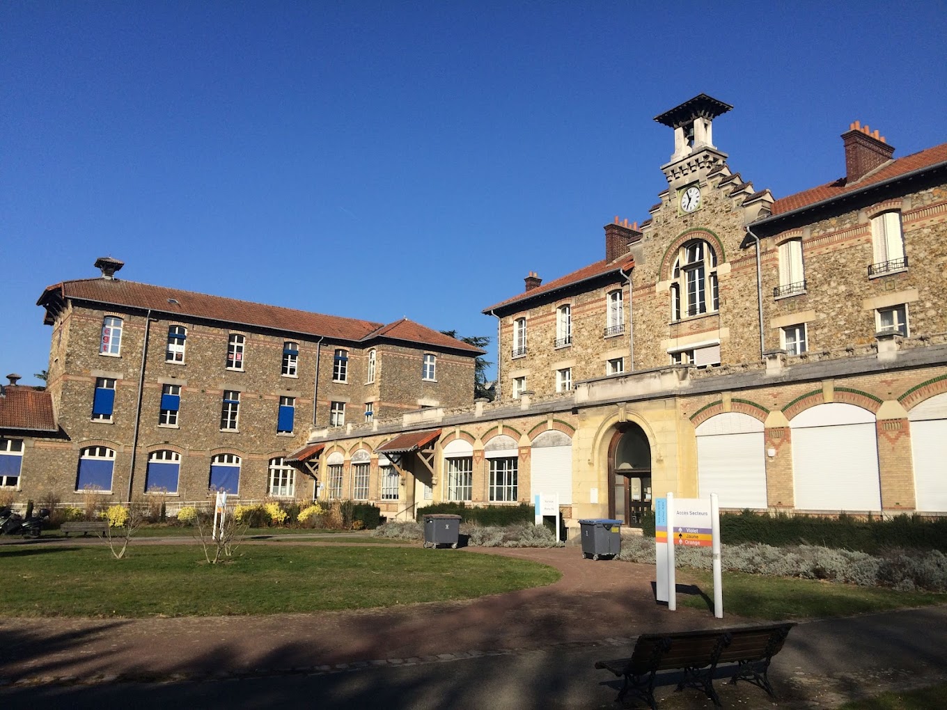 Taxi conventionné Hôpital Paul-Brousse à Villejuif : transport médical CPAM, réservation et guide pratique